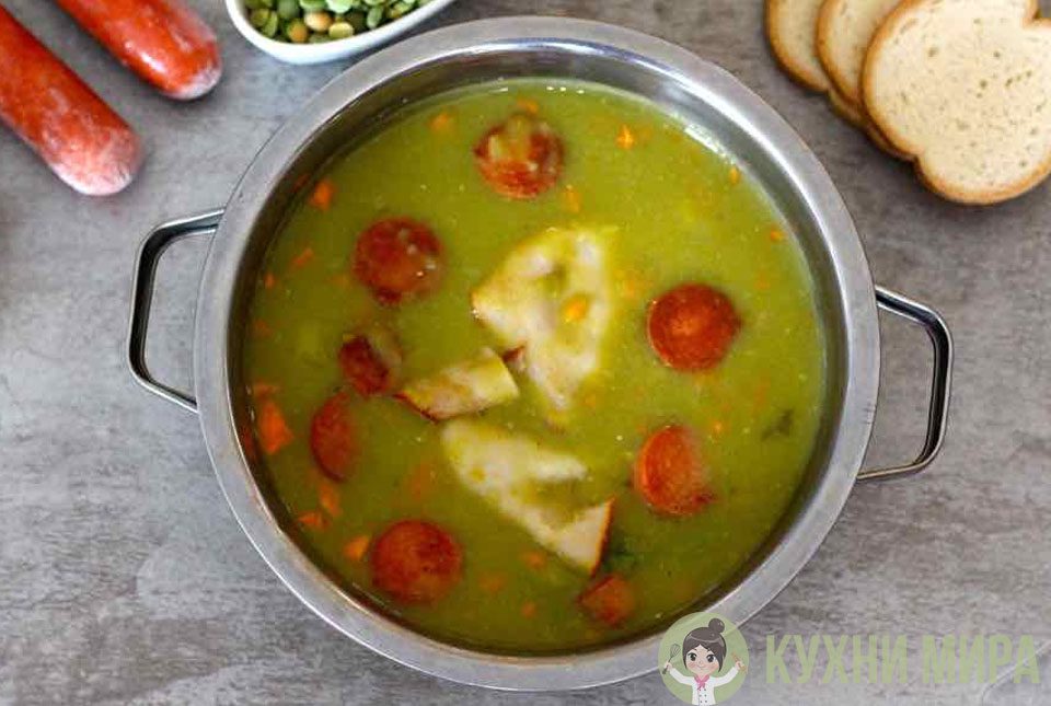 Снерт — густой голландский суп, приготовленный из колотого гороха, овощей, сосисок и бекона